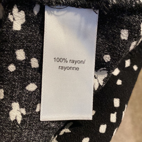 😊 Maurices Flutter Sleeve Strappy Cross Back Blouse - Picture 4 of 5